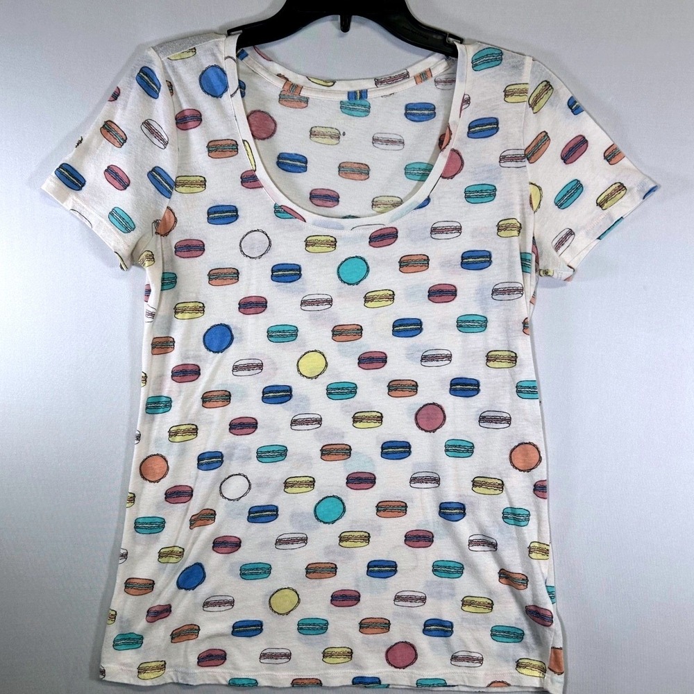 Cute Macaron Print Scoop Neck Tee Sweet Treat Graphic Top Pastel Casual Shirt